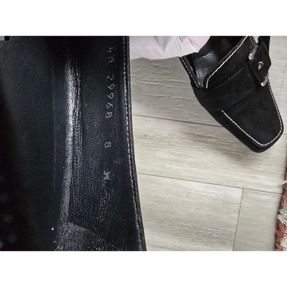 Stuart Weitzman Black Suede Kitten Heels With Silver Buckle. Size 8 - Picture 6 of 7